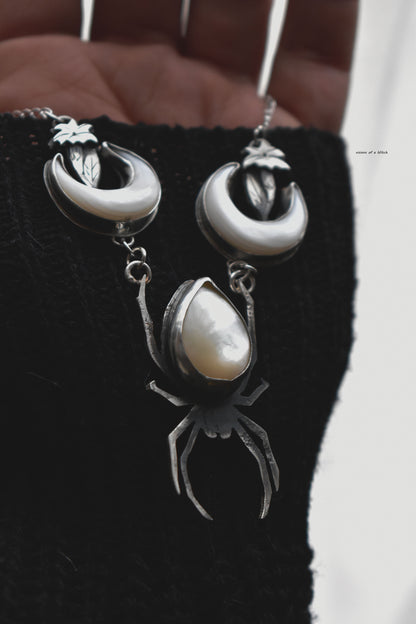 Queen of the night with natural mother-of-pearl