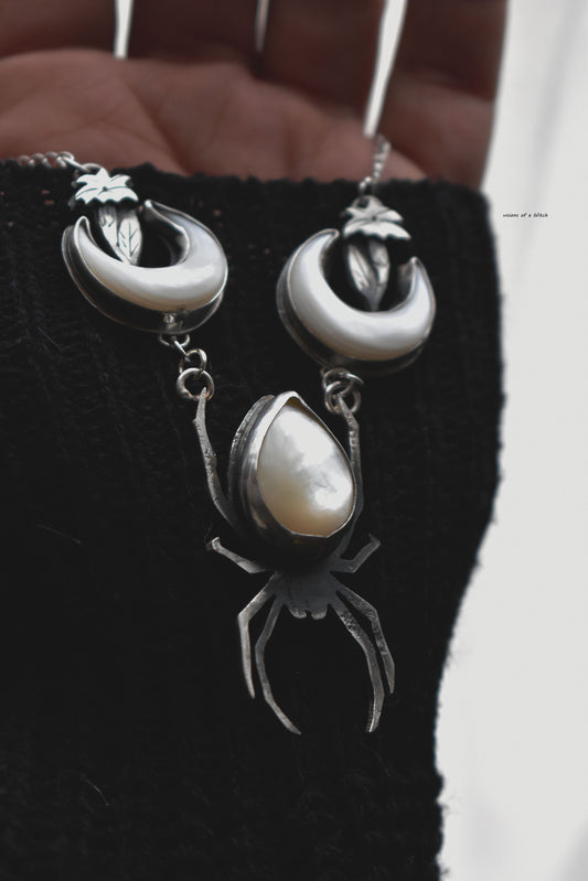 Queen of the night with natural mother-of-pearl