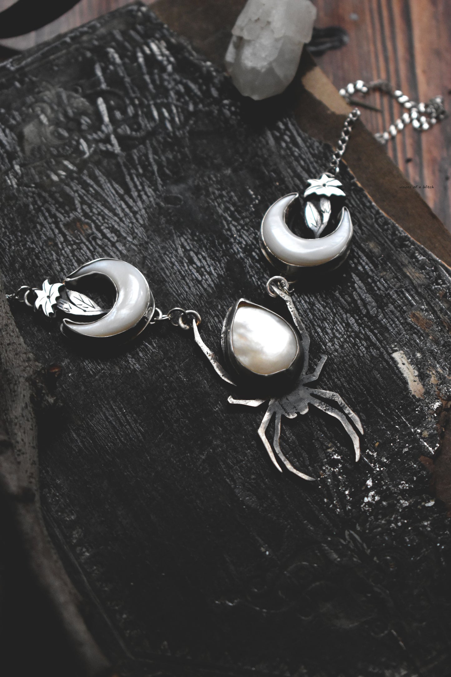 Queen of the night with natural mother-of-pearl